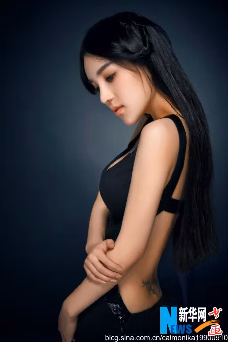 Vẻ đẹp dường như hoàn mỹ từ khuôn mặt tới vóc dáng, hình thể. Xem thêm: "Cơn sốt" thiên sứ 9X: có vượt mặt Jang Na Ra?
