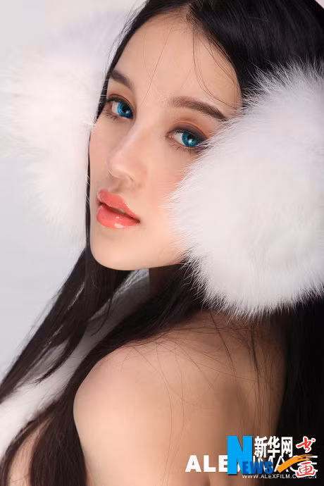 Người đẹp thể hiện nét mơ màng, bâng khuâng qua thần thái của đôi mắt. Xem thêm: "Cơn sốt" thiên sứ 9X: có vượt mặt Jang Na Ra?