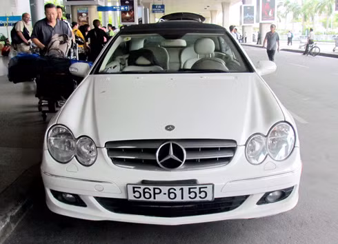 CLK350 mui trần chỉ có ở thế hệ thứ 2 của CLK-class (2002-2009). CLK350 mui trần chỉ có ở thế hệ thứ 2 của CLK-class (2002-2009).