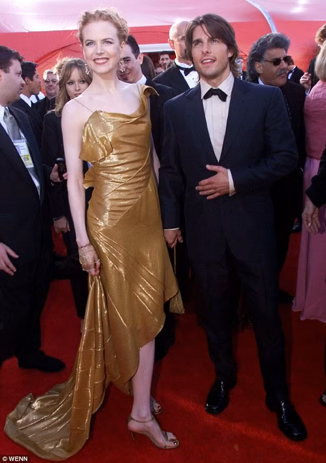 Nicole Kidman bên cạnh chồng cũ Tom Cruise năm 2000. Ảnh. Wenn.
