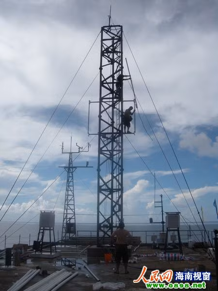 Một trong các trạm thu phát sóng di động Trung Quốc xây dựng trái phép trên Trường Sa.