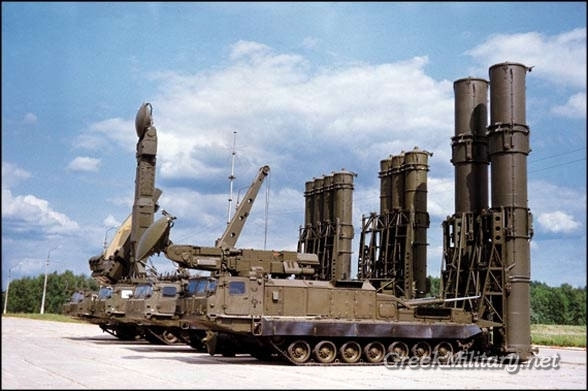 Radar của hệ thống S-300 có thể theo dõi 100 mục tiêu và tiêu diệt 12 mục tiêu cùng lúc ở khoảng cách 200km và độ cao 27km so với mực nước biển