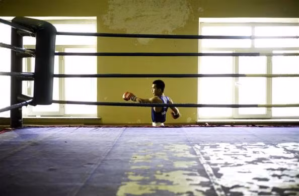 Võ sĩ quyền Anh Olympic Tugstsogt Nyambayar của Mông Cổ trong một phòng tập tại Ulan Bator ngày 27/10/2011.