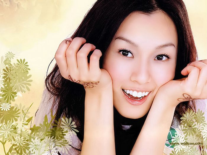 12. Phạm Vỹ Kỳ Sinh ngày 18/3/1976. Cô đang là một trong những cái tên hot nhất làng giải trí xứ Đài hiện nay khi thành công trên cả 4 lĩnh vực: diễn viên, ca sỹ, MC và người mẫu quảng cáo.