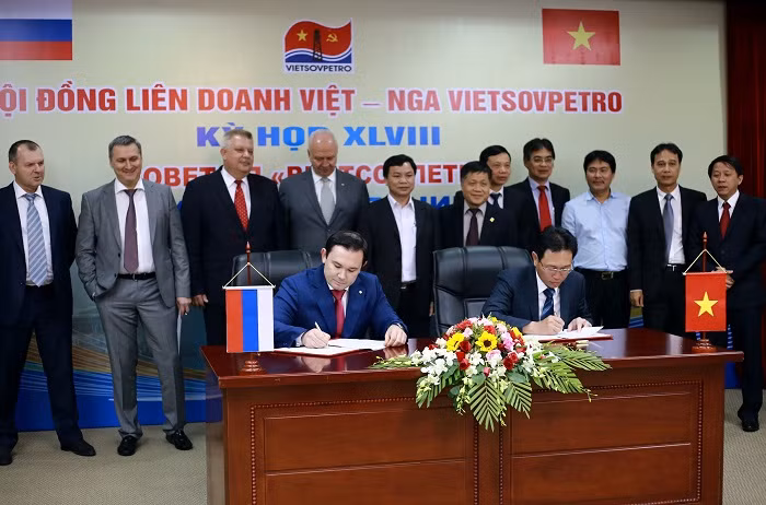 Các bên đã tiến hành ký văn kiện Kỳ họp Hội đồng Vietsovpetro lần thứ 48.