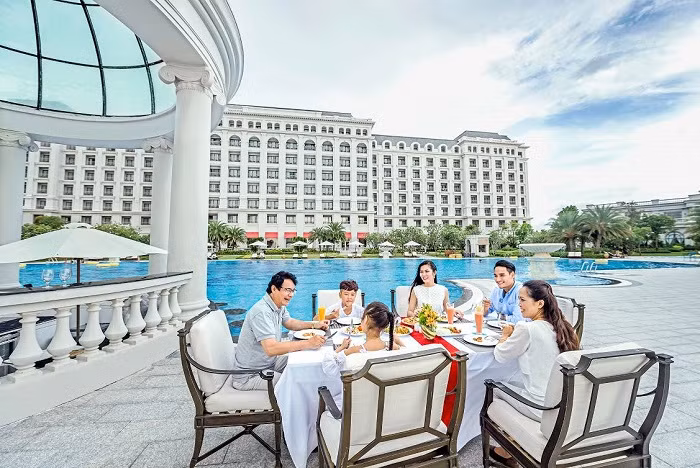 “Gia đình trọn niềm vui” tại “Thiên đường mùa lễ hội - Festive Holidays at Vinpearl Paradise”.