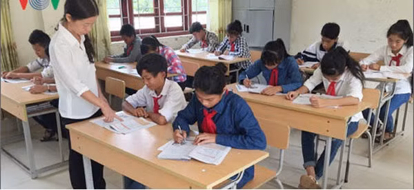 Phổ cập giáo dục (Ảnh minh họa: vov.vn). Phổ cập giáo dục (Ảnh minh họa: vov.vn).