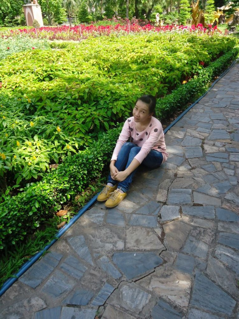 Bản thân mình là 1 cô gái hay nói hay cười,nhưng đôi khi bỗng trở nên trầm lặng. Bản thân mình là 1 cô gái hay nói hay cười,nhưng đôi khi bỗng trở nên trầm lặng.