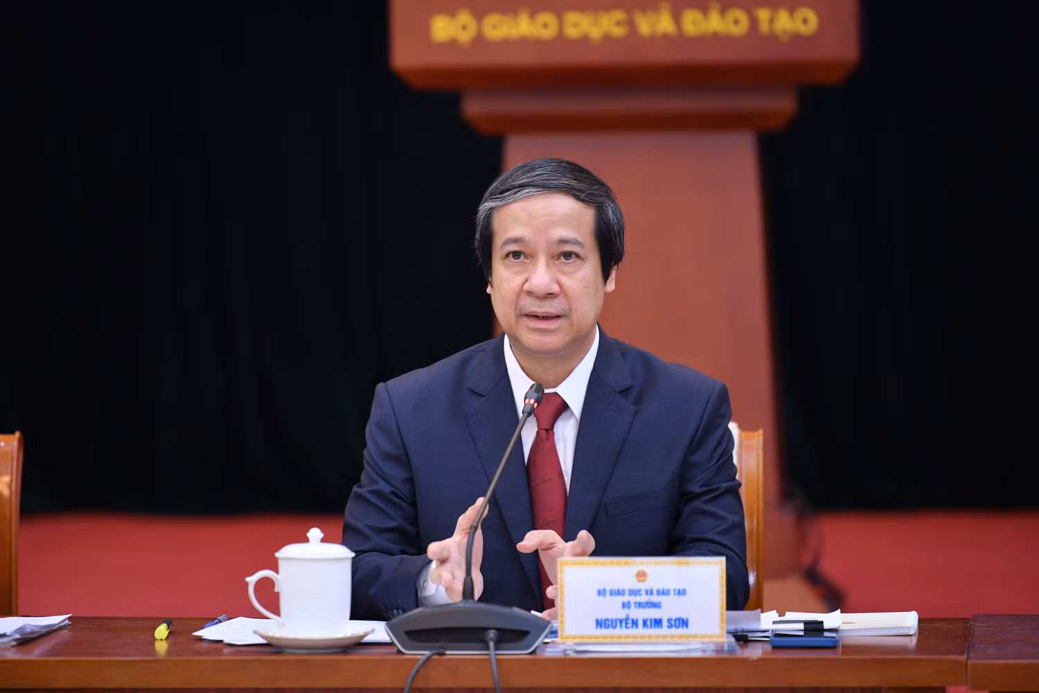 Bộ trưởng Nguyễn Kim Sơn trao đổi tại buổi gặp gỡ Bộ trưởng Nguyễn Kim Sơn trao đổi tại buổi gặp gỡ