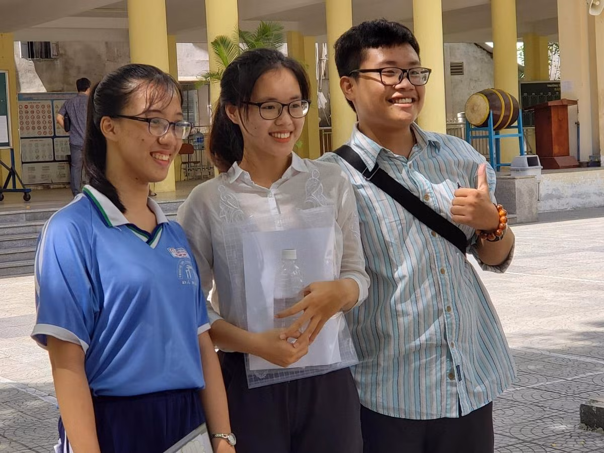 Thí sinh tham dự kỳ thi trung học phổ thông quốc gia tại cụm thi Đà Nẵng. Ảnh: AN Thí sinh tham dự kỳ thi trung học phổ thông quốc gia tại cụm thi Đà Nẵng. Ảnh: AN