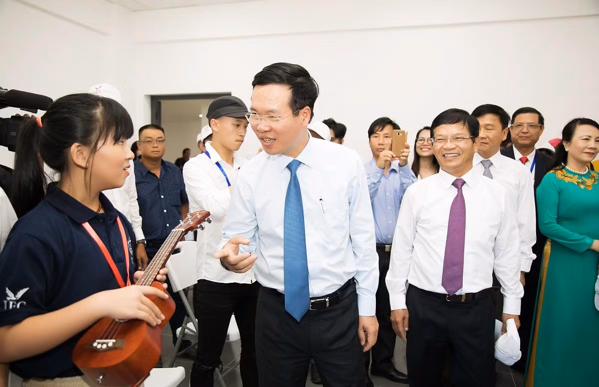 Ông Võ Văn Thưởng - Ủy viên Bộ Chính trị, Trưởng Ban Tuyên giáo Trung ương tham quan thành phố giáo dục quốc tế. Ông Võ Văn Thưởng - Ủy viên Bộ Chính trị, Trưởng Ban Tuyên giáo Trung ương tham quan thành phố giáo dục quốc tế.
