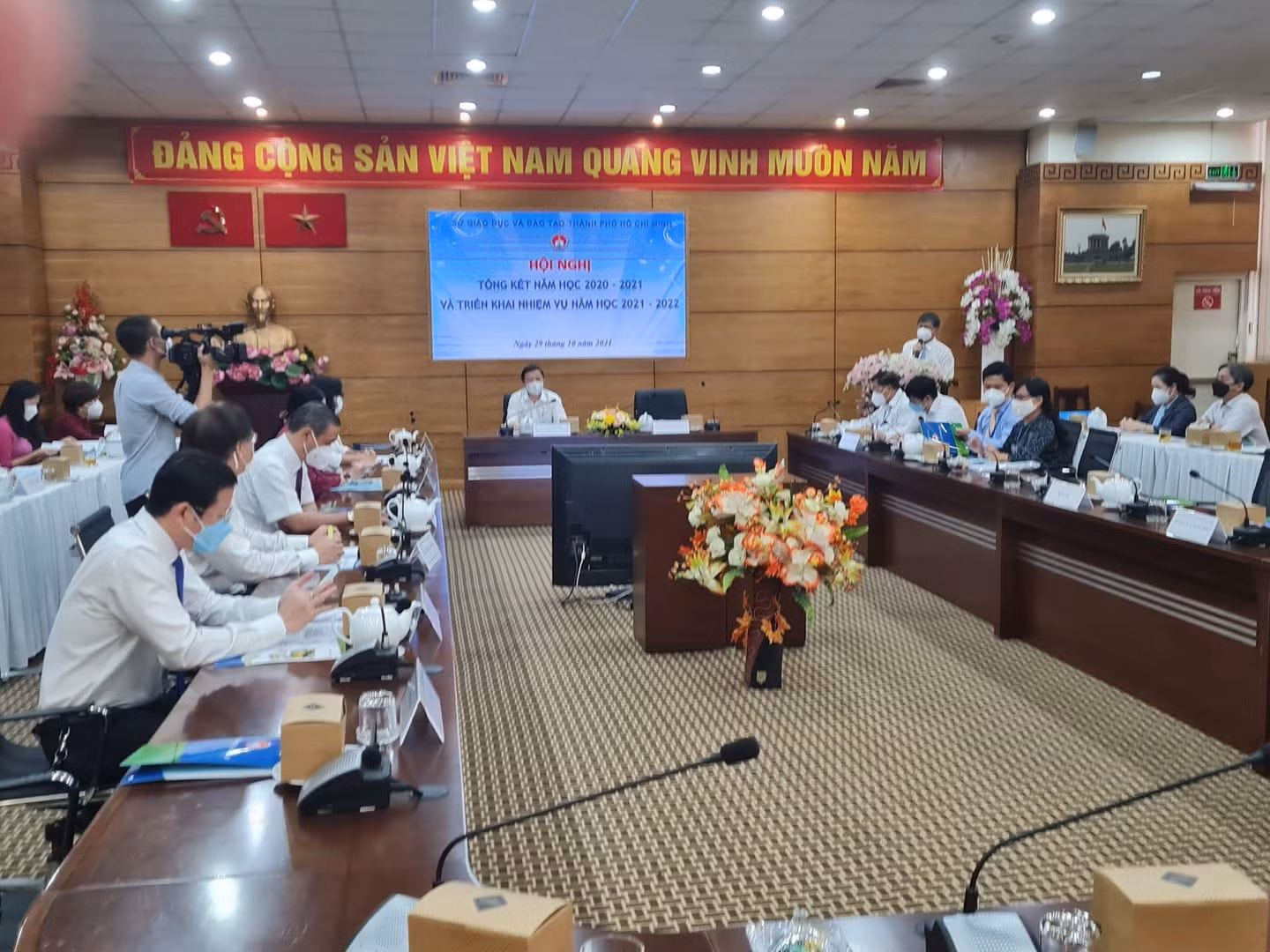 Toàn cảnh hội nghị tổng kết năm học diễn ra vào sáng ngày 29/10 (ảnh: P.L) Toàn cảnh hội nghị tổng kết năm học diễn ra vào sáng ngày 29/10 (ảnh: P.L)