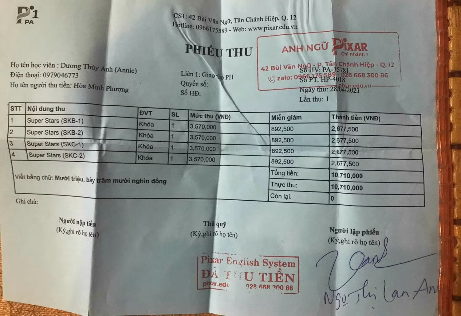 Phiếu đóng tiền của con anh Hiếu hôm 28/4 (ảnh: P.L)