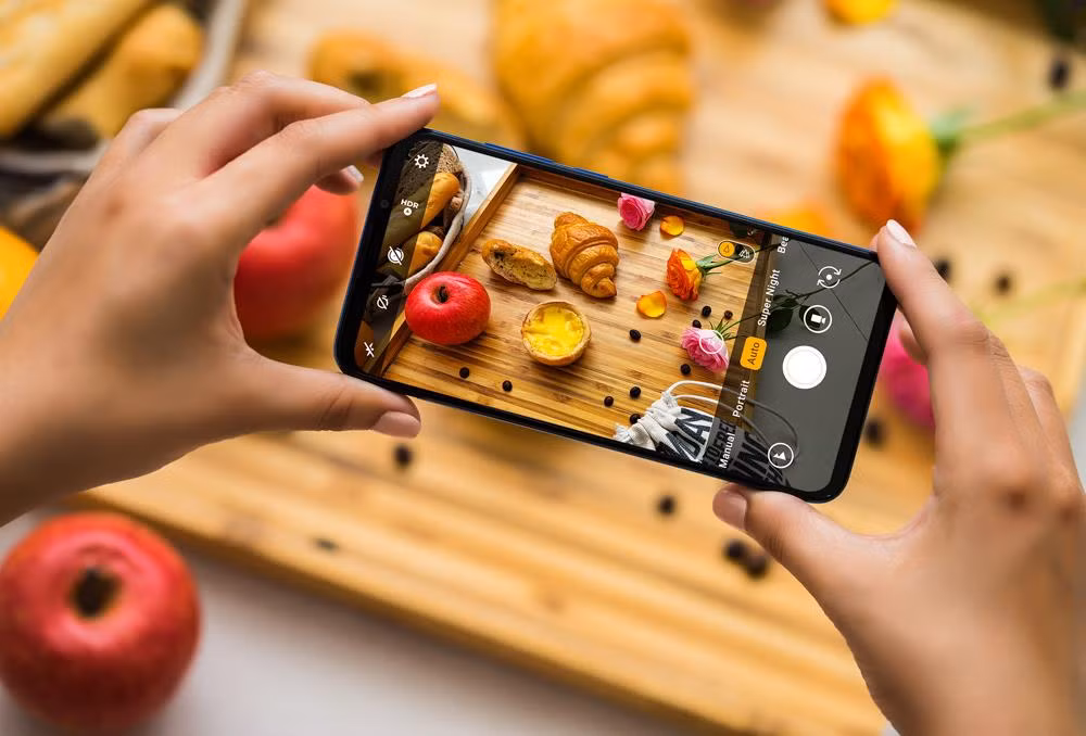 Live cũng sở hữu bộ 3 camera chuyên nghiệp.