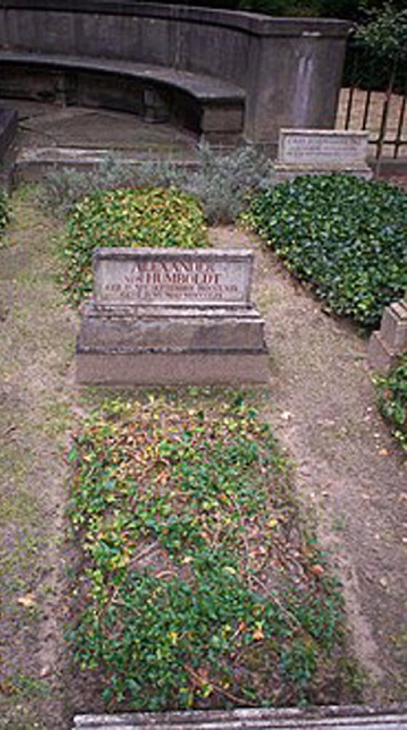 Mộ Alexander von Humboldt tại công viên lâu đài Tegel Berlin, là một điểm du lịch thu hút du khách trong và ngoài nước. Mộ Alexander von Humboldt tại công viên lâu đài Tegel Berlin, là một điểm du lịch thu hút du khách trong và ngoài nước.