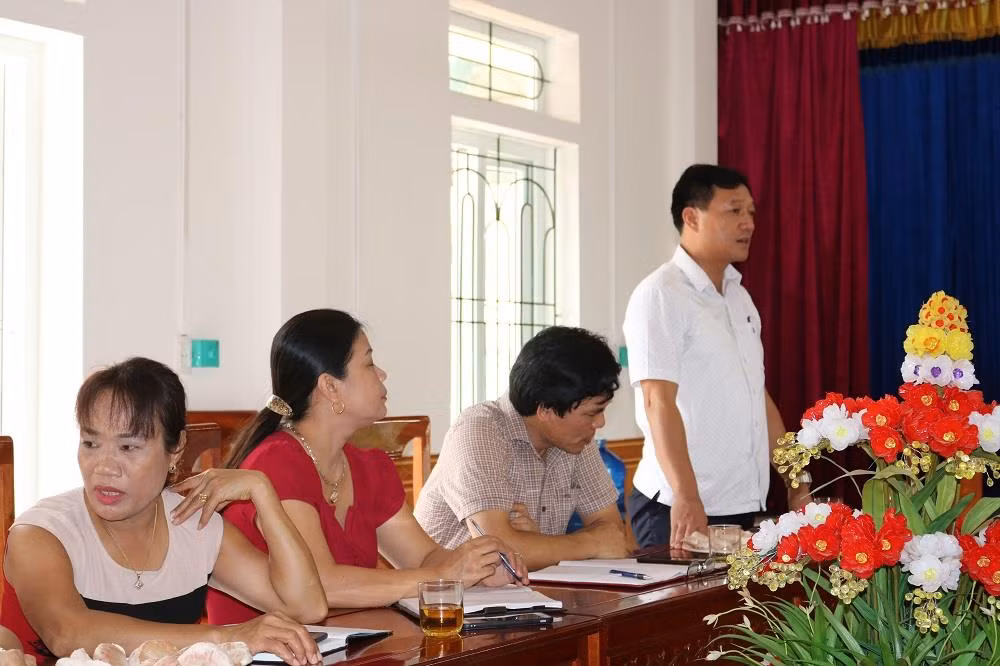 Đồng chí Trần Hoài Đức - Phó Chủ tịch Ủy ban nhân dân Đức Thọ: “Tốc độ thi công cơ sở vật chất ở trường mầm non đúng là tốc độ rùa bò”.