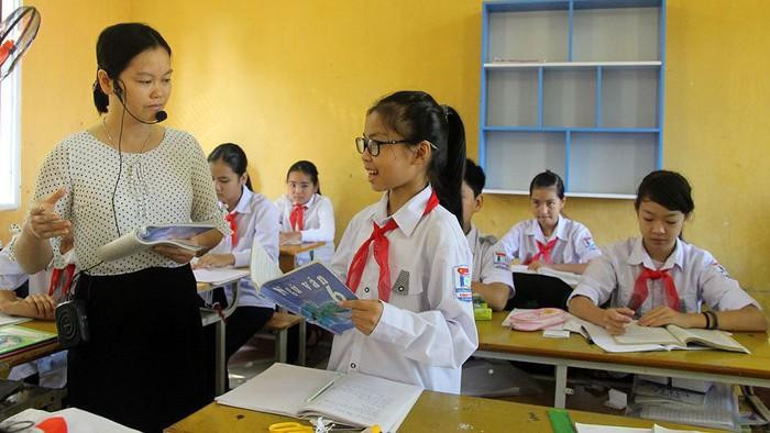 Thay đổi thang bảng lương, giáo viên lớn tuổi thiệt đơn thiệt kép (Ảnh minh họa: Baobacgiang.com.vn) Thay đổi thang bảng lương, giáo viên lớn tuổi thiệt đơn thiệt kép (Ảnh minh họa: Baobacgiang.com.vn)