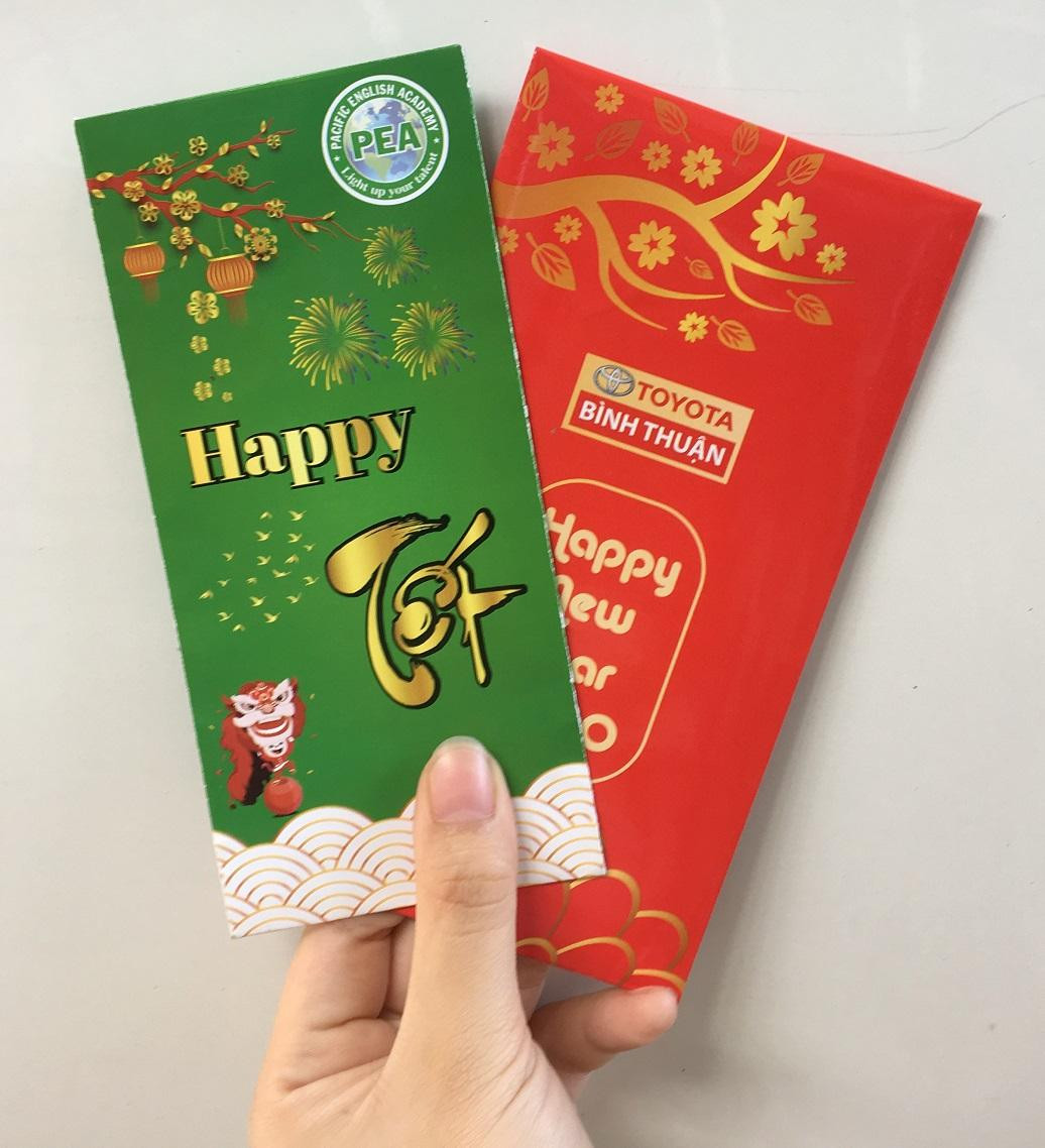 Quà Tết của công đoàn và nhà trường không có giá trị nhiều về vật chất nhưng mang nặng giá trị từ tinh thần (Ảnh Đỗ Quyên)