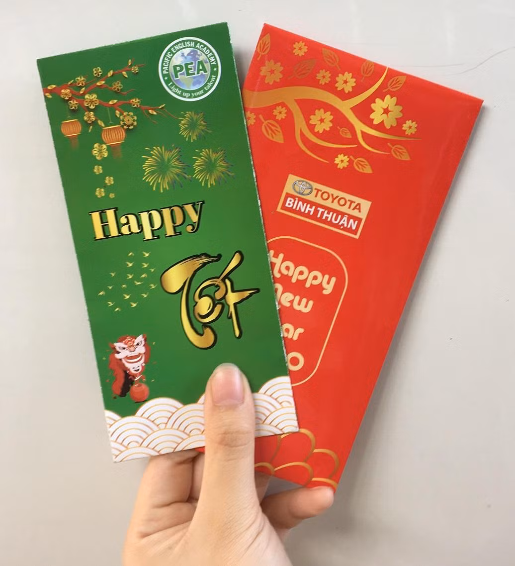 Quà Tết của công đoàn và nhà trường không có giá trị nhiều về vật chất nhưng mang nặng giá trị từ tinh thần (Ảnh Đỗ Quyên)