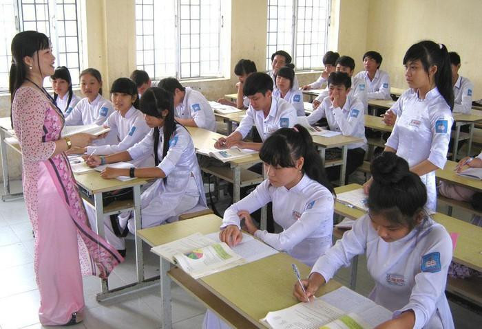 Nhiều địa phương thiếu giáo viên nên thầy cô dạy tăng tiết khá nhiều (Ảnh minh hoạ: Baophuyen.com.vn) Nhiều địa phương thiếu giáo viên nên thầy cô dạy tăng tiết khá nhiều (Ảnh minh hoạ: Baophuyen.com.vn)
