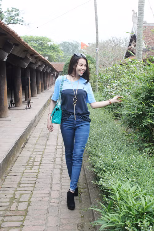 Trà Hằng cho biết, cô đi chùa để được hưởng không khí bình yên nơi cửa Phật. Trà Hằng cho biết, cô đi chùa để được hưởng không khí bình yên nơi cửa Phật.