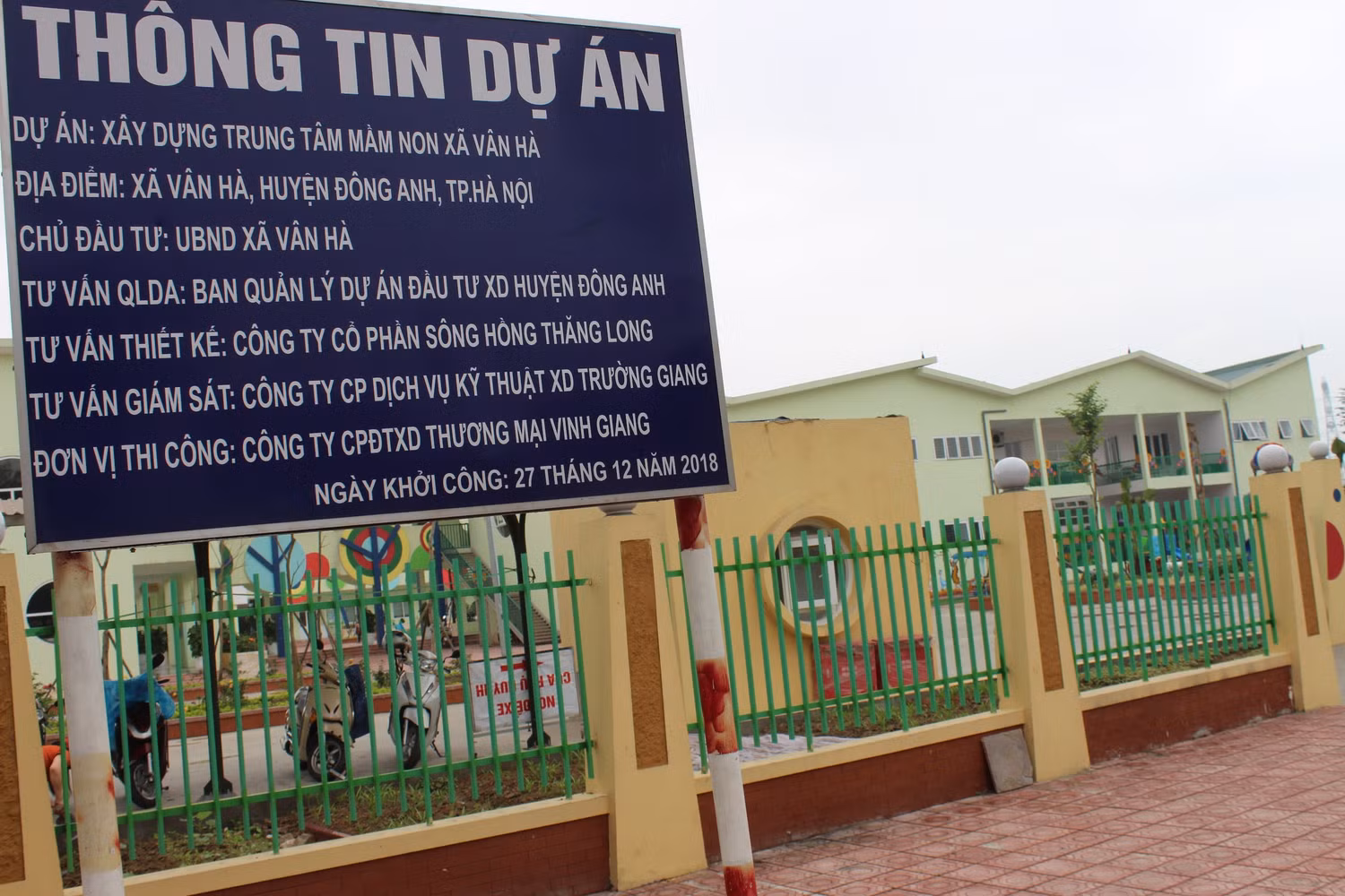 Dự án xây dựng Trường mầm non xã Vân Hà bị nghi rút ruột, thi công ẩu, nhưng lãnh đạo xã Vân Hà, lãnh đạo huyện Đông Anh im lặng một cách khó hiểu. Ảnh: Vũ Phương.