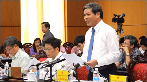 Bộ trưởng Bộ Tài nguyên và Môi trường Nguyễn Minh Quang trả lời chất vấn tại Ủy ban thường vụ Quốc hội chiều 20/8. Bộ trưởng Bộ Tài nguyên và Môi trường Nguyễn Minh Quang trả lời chất vấn tại Ủy ban thường vụ Quốc hội chiều 20/8.