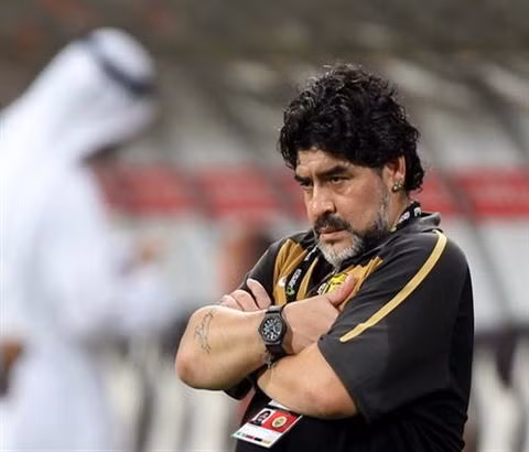 10. Diego Maradona: Các đội bóng từng dẫn dắt: Mandiyu, Racing Club de Avellaneda, ĐT Argentina và Al Wasl. Ông được coi là kẻ “lắm tài nhiều tật” không chỉ khi còn là cầu thủ. “Cậu bé vàng” đã từng có thời gian phải cai nghiện ma túy và dính dáng đến các vụ ẩu đả.Trong sự nghiệp huấn luyện, Maradona lại thường xuyên dính líu đến các cuộc tình vụng trộm và những scandal chấn động giới túc cầu. 10. Diego Maradona: Các đội bóng từng dẫn dắt: Mandiyu, Racing Club de Avellaneda, ĐT Argentina và Al Wasl. Ông được coi là kẻ “lắm tài nhiều tật” không chỉ khi còn là cầu thủ. “Cậu bé vàng” đã từng có thời gian phải cai nghiện ma túy và dính dáng đến các vụ ẩu đả.Trong sự nghiệp huấn luyện, Maradona lại thường xuyên dính líu đến các cuộc tình vụng trộm và những scandal chấn động giới túc cầu.