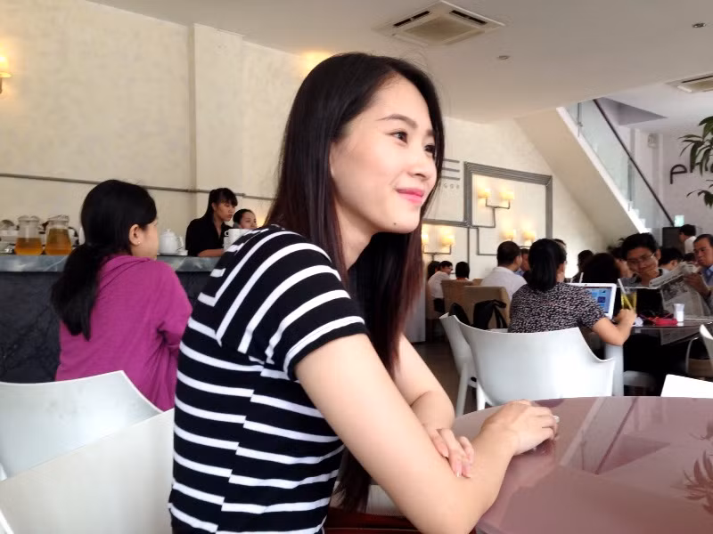 Cô gái sinh năm 1991, gốc Bạc Liêu này rất bẽn lẽn trong giao tiếp nhưng không mất đi bản tính thân thiện của người miền Tây sông nước.