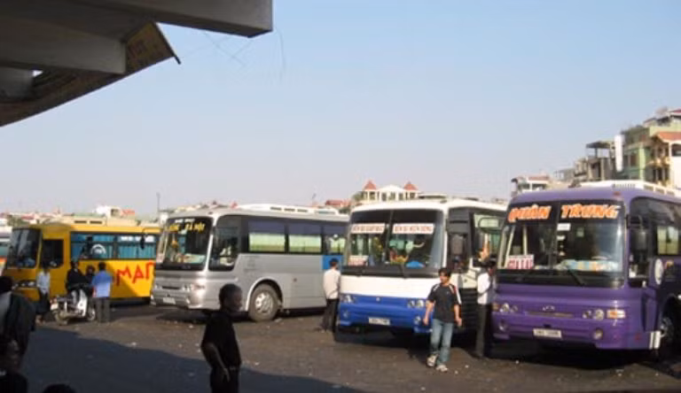 Đồng thời, Bộ này cũng yêu cầu không được cải tạo, thay đổi kích cỡ lốp, số trục và vết bánh xe của ô tô, không được cải tạo thay đổi chiều dài cơ sở ô tô tải, kể cả khi cải tạo ô tô tải thành ô tô tải loại khác và ngược lại, trừ ô tô tải chuyên dùng và trường hợp cải tạo trở thành xe cơ giới nguyên thủy. Xe cơ giới sau khi cải tạo phải thỏa mãn các tiêu chuẩn, quy chuẩn kỹ thuật, quy định, đáp ứng các yêu cầu về chất lượng an toàn kỹ thuật và bảo vệ môi trường đối với xe cơ giới khi tham gia giao thông. Đồng thời, Bộ này cũng yêu cầu không được cải tạo, thay đổi kích cỡ lốp, số trục và vết bánh xe của ô tô, không được cải tạo thay đổi chiều dài cơ sở ô tô tải, kể cả khi cải tạo ô tô tải thành ô tô tải loại khác và ngược lại, trừ ô tô tải chuyên dùng và trường hợp cải tạo trở thành xe cơ giới nguyên thủy. Xe cơ giới sau khi cải tạo phải thỏa mãn các tiêu chuẩn, quy chuẩn kỹ thuật, quy định, đáp ứng các yêu cầu về chất lượng an toàn kỹ thuật và bảo vệ môi trường đối với xe cơ giới khi tham gia giao thông.