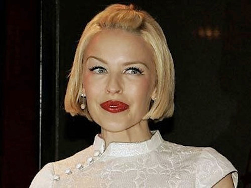 Kylie Minogue cũng là một ví dụ cho những gương mặt "vô hồn" vì botox.