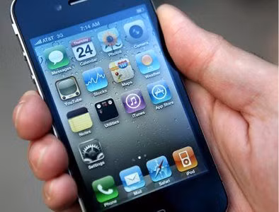 Trải nghiệm trên iPhone mượt mà hơn: Tăng tốc phần cứng là dạng xử lý mà điện thoại có thể chuyển đổi giữa GPU và CPU mà không sử dụng nhiều bộ nhớ trên máy. Điều này từng tồn tại trên các thiết bị Android từ thời kỳ đầu, nhưng chỉ tương thích với một số tính năng như trượt thanh thông báo xuống. Các thiết bị Android chưa thực sự được tăng tốc phần cứng cho đến phiên bản Android 3.0. Trải nghiệm trên iPhone mượt mà hơn: Tăng tốc phần cứng là dạng xử lý mà điện thoại có thể chuyển đổi giữa GPU và CPU mà không sử dụng nhiều bộ nhớ trên máy. Điều này từng tồn tại trên các thiết bị Android từ thời kỳ đầu, nhưng chỉ tương thích với một số tính năng như trượt thanh thông báo xuống. Các thiết bị Android chưa thực sự được tăng tốc phần cứng cho đến phiên bản Android 3.0.