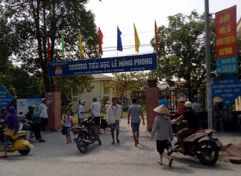 Vào đầu năm học mới (2016-2017), khi nhà trường triển khai mô hình trường học mới (VNEN), nhiều phụ huynh không đồng tình, buộc nhà trường phải dạy học sinh bằng phương pháp truyền thống hiện hành. (Ảnh MC)