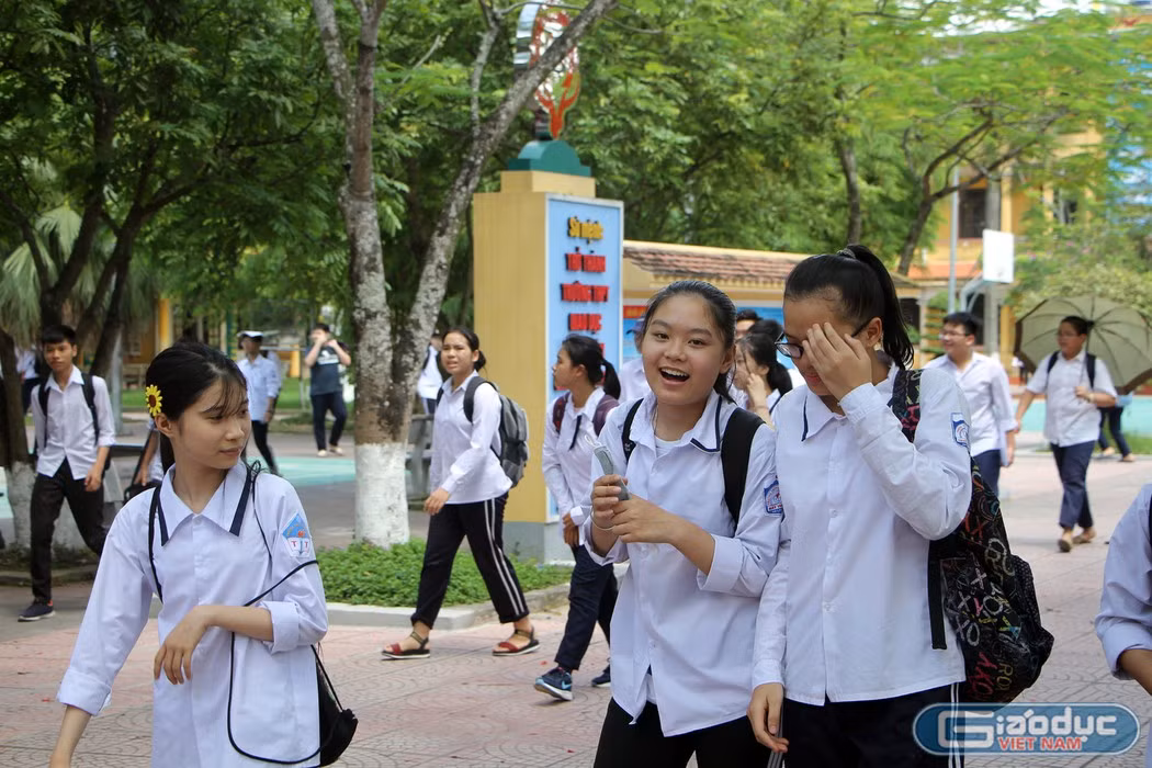 Năm nay, dự kiến toàn Hà Nội có 107.246 học sinh xét tốt nghiệp trung học cơ sở. 62% trong số này được học tại các trường trung học phổ thông công lập.(Ảnh minh họa: Lã Tiến)