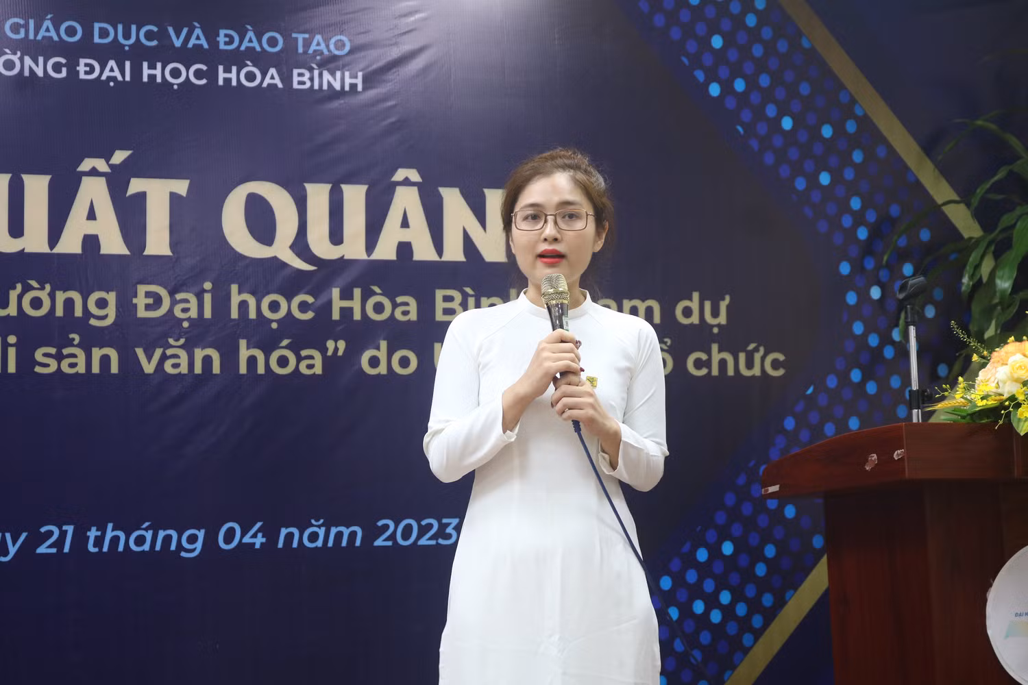 Tiến sĩ Trần Diễm Hằng - Trưởng khoa Ngoại ngữ và Du lịch, Trường Đại học Hòa Bình Tiến sĩ Trần Diễm Hằng - Trưởng khoa Ngoại ngữ và Du lịch, Trường Đại học Hòa Bình