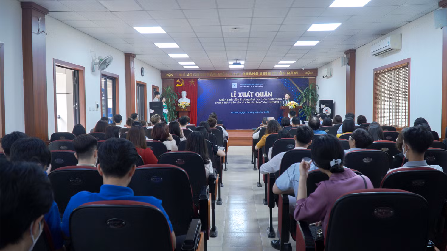 Toàn cảnh lễ xuất quân đoàn sinh viên của nhà trường tham dự chung kết cuộc thi “Bảo tồn di sản văn hoá châu Á và các giải pháp bền vững” Toàn cảnh lễ xuất quân đoàn sinh viên của nhà trường tham dự chung kết cuộc thi “Bảo tồn di sản văn hoá châu Á và các giải pháp bền vững”
