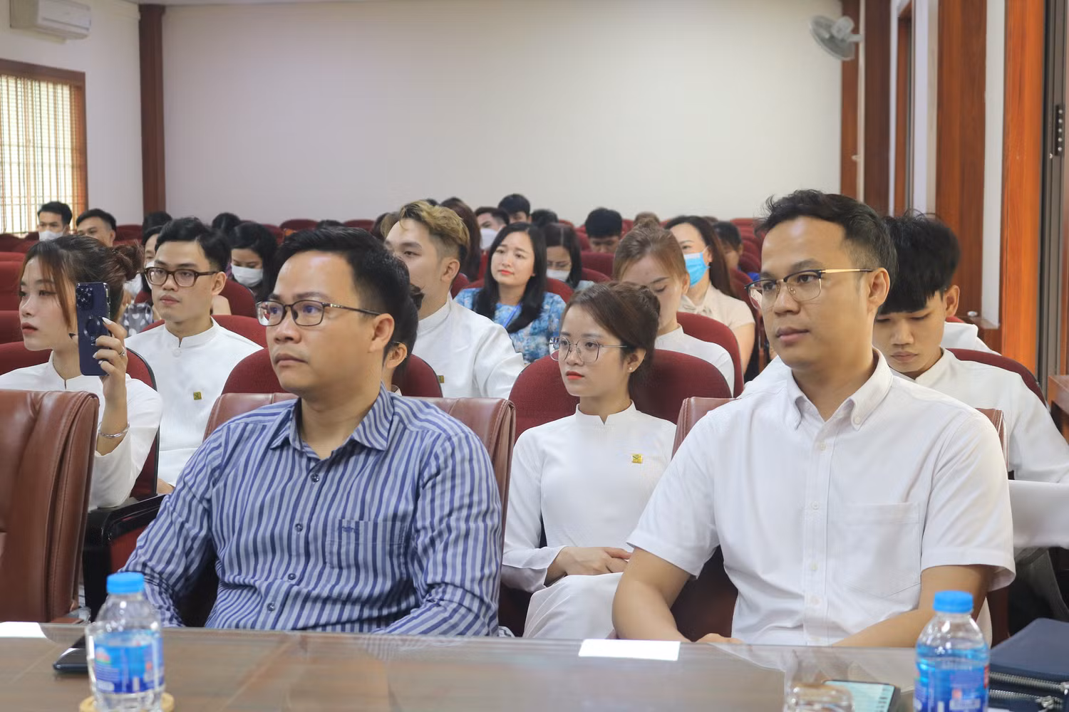 Các đại biểu tham dự lễ xuất quân Các đại biểu tham dự lễ xuất quân