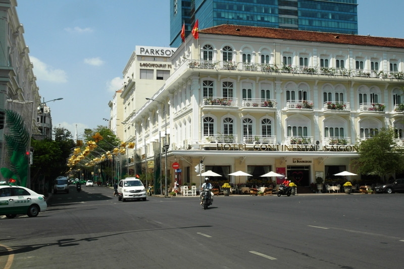Con đường Đồng Khởi (Quận 1) thường ngày tấp nập xe cộ, hôm nay vắng lặng lạ thường.