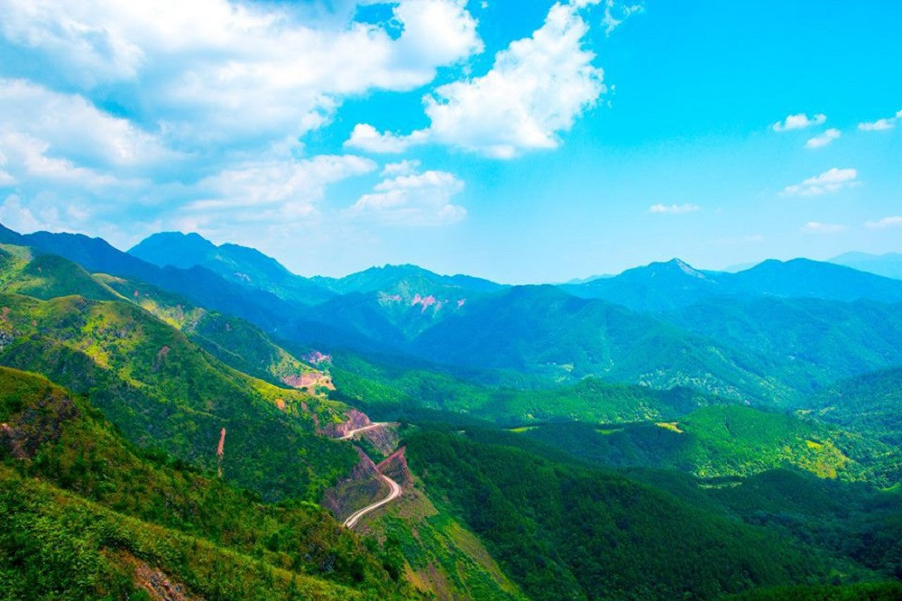 Bình Liêu - “Sa Pa thu nhỏ” với khí hậu mát mẻ. Bình Liêu - “Sa Pa thu nhỏ” với khí hậu mát mẻ.