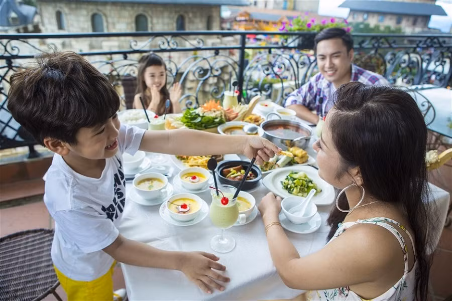 Cả gia đình cùng nhau nghỉ dưỡng và trải nghiệm tại khu du lịch Sun World Ba Na Hills. Cả gia đình cùng nhau nghỉ dưỡng và trải nghiệm tại khu du lịch Sun World Ba Na Hills.