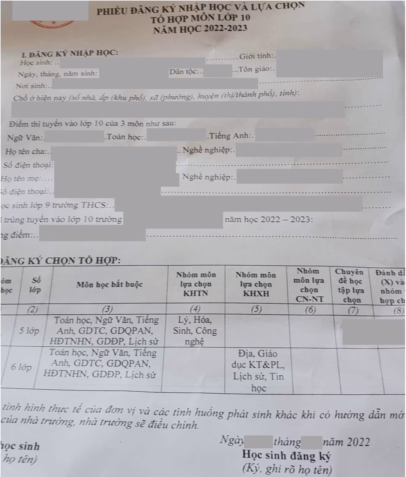 Phiếu đăng ký nhập học và lựa chọn tổ hợp môn lớp 10 do bạn đọc cung cấp. Ảnh: Nhật Minh