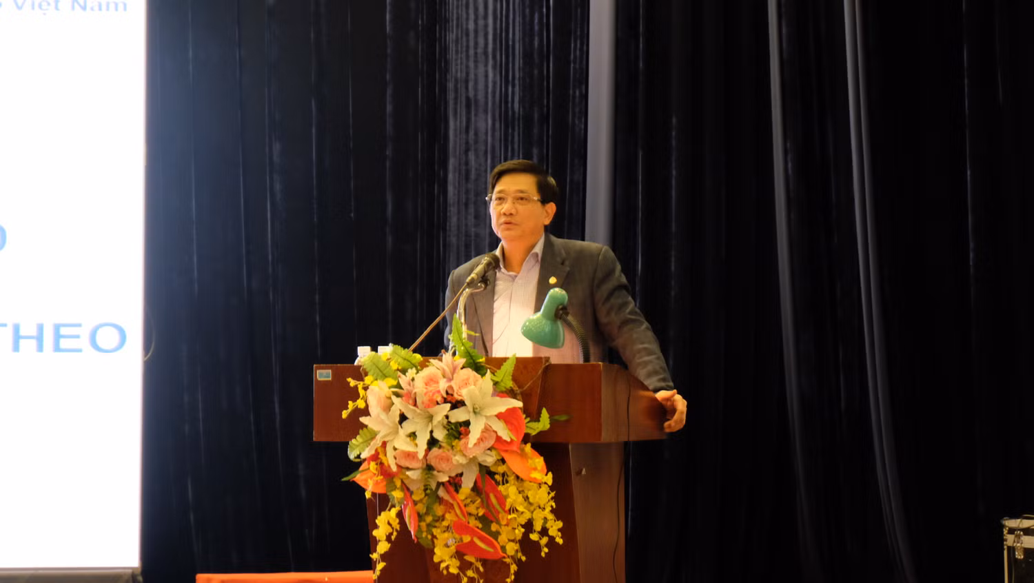 Phó giám đốc Sở Giáo dục và Đào tạo Hà Nội, thầy Phạm Xuân Tiến phát biểu, chỉ đạo tại Hội Nghị. Ảnh: LC