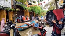 Khẩn cấp ứng phó với bão số 14 tại miền Trung ảnh 2 Khẩn cấp ứng phó với bão số 14 tại miền Trung ảnh 2