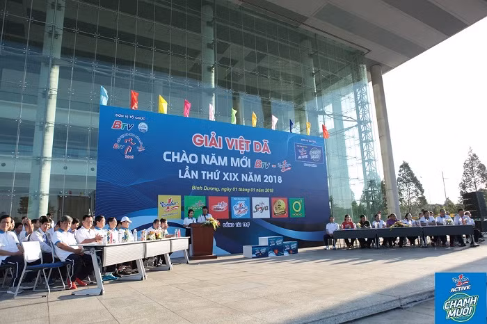 Đúng 7h sáng ngày 01/01/2018 vừa qua, ngày hội Việt dã Chào năm mới” BTV - Number 1 lần thứ 19 đã chính thức khai mạc tại quảng trường Thành phố mới Bình Dương. Đúng 7h sáng ngày 01/01/2018 vừa qua, ngày hội Việt dã Chào năm mới” BTV - Number 1 lần thứ 19 đã chính thức khai mạc tại quảng trường Thành phố mới Bình Dương.