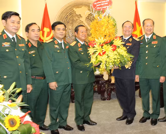 Lãnh đạo Bộ Tổng Tham mưu Quân đội nhân dân Việt Nam chúc mừng Đại tướng Đỗ Bá Tỵ tại lễ công bố quyết định thăng quân hàm Đại tướng tháng 10/2015. Lãnh đạo Bộ Tổng Tham mưu Quân đội nhân dân Việt Nam chúc mừng Đại tướng Đỗ Bá Tỵ tại lễ công bố quyết định thăng quân hàm Đại tướng tháng 10/2015.
