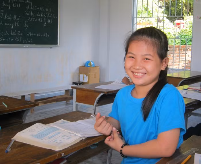 Nụ cười của một cô bé trong lớp học tình thương ở chùa Thanh Sơn (Ảnh: tác giả cung cấp).