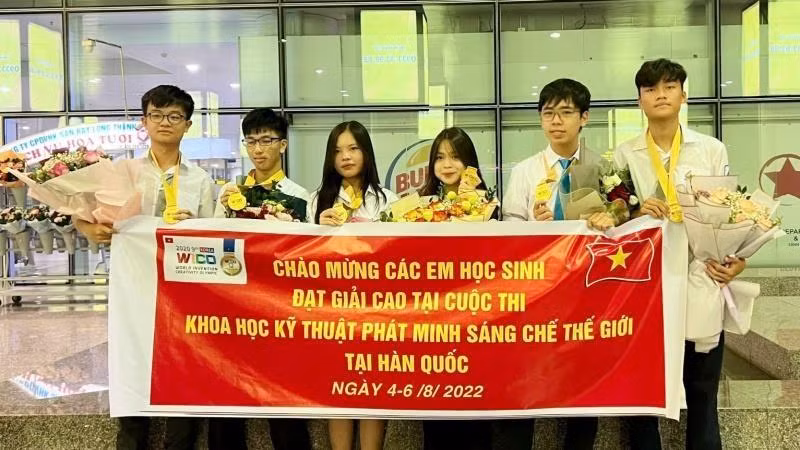 Các em học sinh Việt Nam tham dự Kỳ thi WICO 2022. Ảnh: Báo Nhân dân Các em học sinh Việt Nam tham dự Kỳ thi WICO 2022. Ảnh: Báo Nhân dân