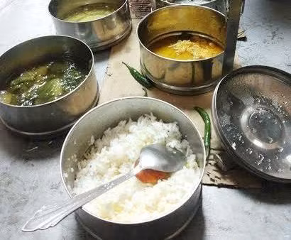 Ăn cơm chan nước mắt, lao động bị giữ lại trái phép ở Ả Rập tiếp tục kêu cứu ảnh 2