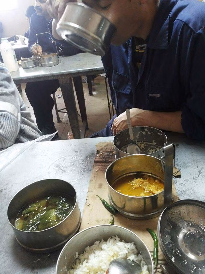"Bữa cơm chan đầy nước mắt" của người lao động ở Ả Rập Saudi. Ảnh người lao động cung cấp.