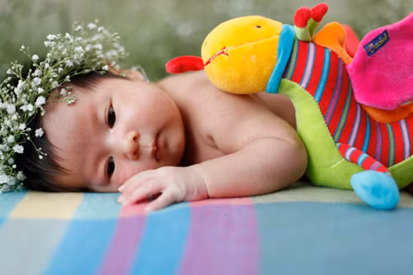 Ngọc Uyên là kết quả của cuộc tình giữa Huy Khánh và Mạc Anh Thư. Mặc dù hai người vẫn chưa chính thức làm đám cưới nhưng họ đang rất hạnh phúc với tình yêu bé nhỏ của mình. Ngọc Uyên là kết quả của cuộc tình giữa Huy Khánh và Mạc Anh Thư. Mặc dù hai người vẫn chưa chính thức làm đám cưới nhưng họ đang rất hạnh phúc với tình yêu bé nhỏ của mình.